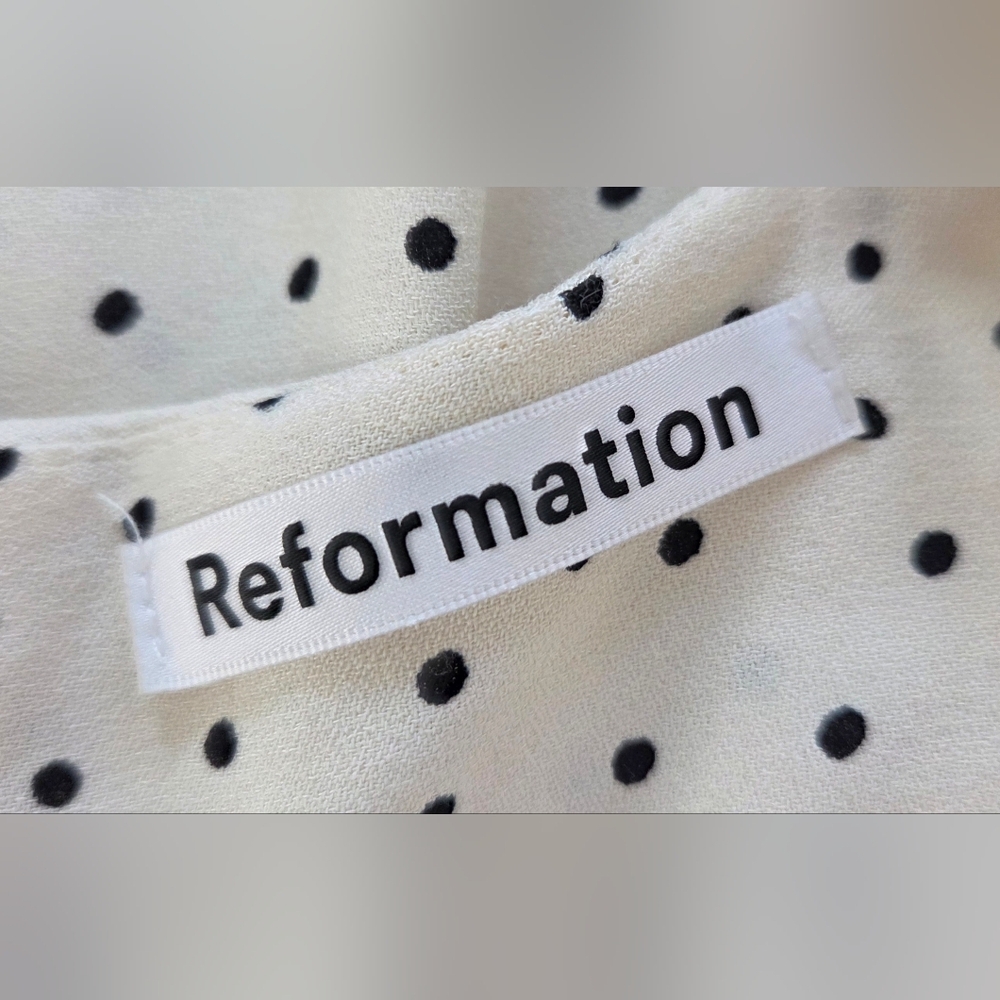 REFORMATION LACEY SMOCKED SLEEVE POLKA DOT MIDI DRESS. - Picture 5 of 6